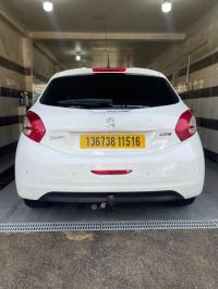 voitures-peugeot-208-2015-allure-facelift-boumerdes-algerie