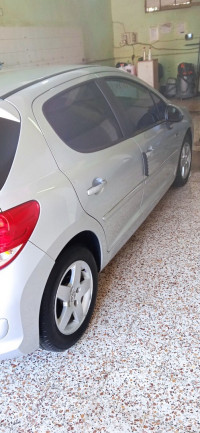 voitures-peugeot-207-2011-sportium-chevalley-alger-algerie