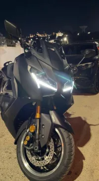 YAMAHA T MAX 2025