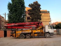 Location pompe a beton girafe 37M