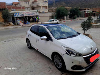 voitures-peugeot-208-2015-allure-facelift-arris-batna-algerie