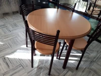 1 table et 4 chaises
