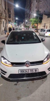 moyenne-berline-volkswagen-golf-7-2015-r-jijel-algerie