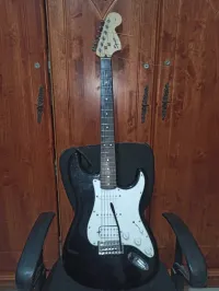 Guitare électrique Strat Squire by fender . Affinity