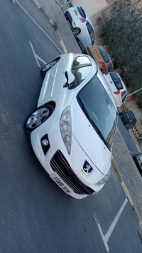 voitures-peugeot-207-2011-mahelma-alger-algerie