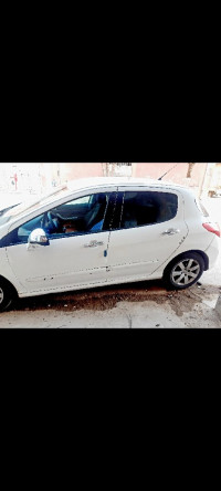 voitures-peugeot-308-2011-la-baz-khenchela-algerie