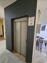 شقة-بيع-4-غرف-وهران-عين-الترك-الجزائر