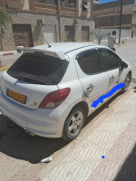 voitures-peugeot-207-2011-active-zebboudja-chlef-algerie