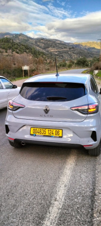 voitures-renault-clio-5-2024-evolution-feraoun-bejaia-algerie