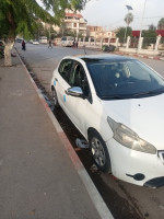 voitures-peugeot-208-2013-metlilli-ghardaia-algerie