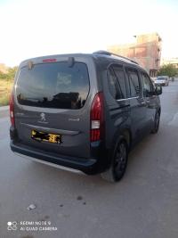 سيارات-beugeot-rifter-2023-نقاوس-باتنة-الجزائر