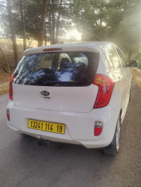 mini-citadine-kia-picanto-2014-amoucha-setif-algerie