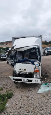 camion-jac-1040s-accidente-2024-saoula-alger-algerie