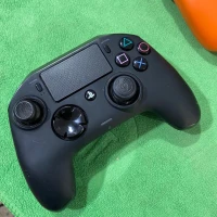 Manettes PS4 XBOX PC Nacon Under Control Hori Freebox