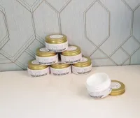 Crème hydratante à l'acide hyaluronique et glycérine