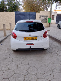 voitures-peugeot-208-2015-allure-khemis-el-khechna-boumerdes-algerie