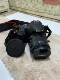 CANON 200D