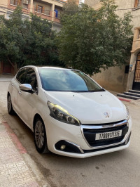 voitures-peugeot-208-2015-allure-facelift-bou-saada-msila-algerie