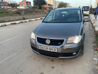 voitures-volkswagen-touran-2009-skikda-algerie