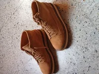 Je vend des bottes marque clarks