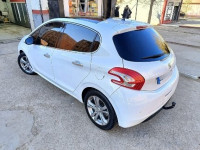 voitures-peugeot-208-2015-allure-tiaret-algerie