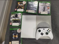 Xbox one s 500 GB  1 Manette 5 jeux 