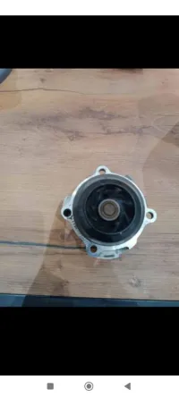 pompe a eau pour golf4/5/6/caddy 1.6 essence 138 dents d'origine VAG