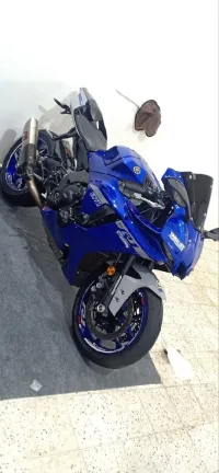 Yamaha R1 2021