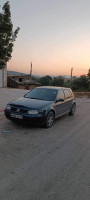 moyenne-berline-volkswagen-golf-4-2002-blida-algerie