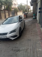 moyenne-berline-seat-leon-2018-linea-r-boumerdes-algerie