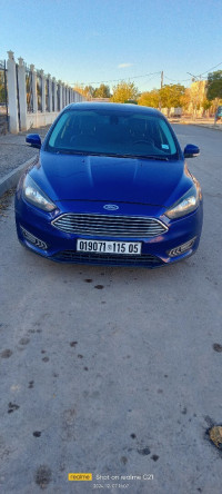 voitures-ford-focus-4-portes-2015-chemora-batna-algerie