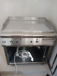 JE METS EN VENTE MATERIELS DE CUISINE PROFESSIONELLE 