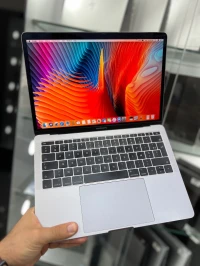 MacBook Pro 2017 Retina - i5 - 8Gb Ram - 128Gb SSD - Intel Iris Plus 640