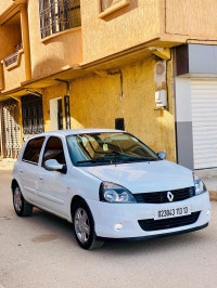 voitures-renault-clio-campus-2013-bye-remchi-tlemcen-algerie