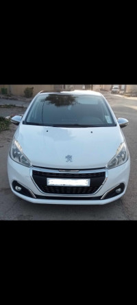 voitures-peugeot-208-2015-allure-facelift-abdelmalek-ramdane-mostaganem-algerie