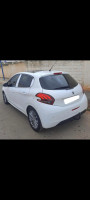 voitures-peugeot-208-2015-allure-facelift-abdelmalek-ramdane-mostaganem-algerie