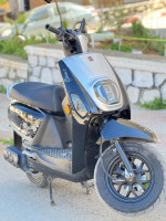 motos-scooters-cuxi-estate-x-vms-2023-medea-algerie