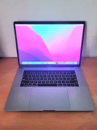 Macbook Pro - i9/32GB RAM/512GB/Touchbar/ Cycles 136 Avec chargeur d'origine