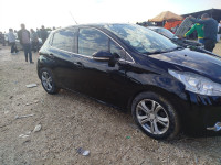 voitures-peugeot-208-2013-active-guelma-algerie