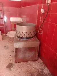 ألة رياشة الدجاج + 4 طوابير ذبح الدجاج + خشبة تقطيع اللحم 
