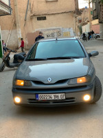 voitures-renault-laguna-1-1996-biskra-algerie