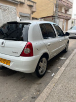 voitures-clio-compus-bye-2012-guelma-algerie