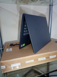 Lenovo V14--IIL i5 4GB / 1024GB 