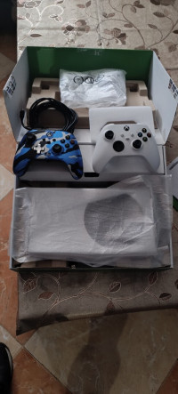 consoles-x-box-serie-s-avec-2-manette-bab-ezzouar-alger-algerie