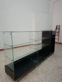  comptoir de verre avec caisse 