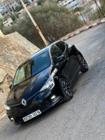 voitures-renault-clio-5-2022-zen-alger-centre-algerie