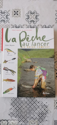 canne-a-peche-divers-livres-4sur-les-techniques-de-et-materiels-utilises-oran-algerie