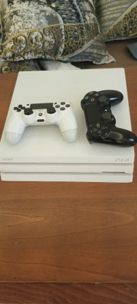 consoles-ps4-pro-online-version-1200-oran-algerie