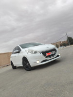 voitures-peugeot-208-2015-allure-facelift-laghouat-algerie