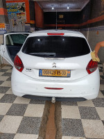 voitures-peugeot-208-2015-allure-facelift-aflou-laghouat-algerie